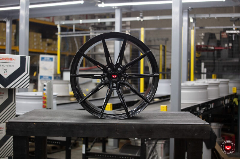Vossen Forged EVO-2R - 20x10.5 - ET32 - 5x114.3 - 66.1 - GLOSS BLACK - NISSAN R35 FRONT